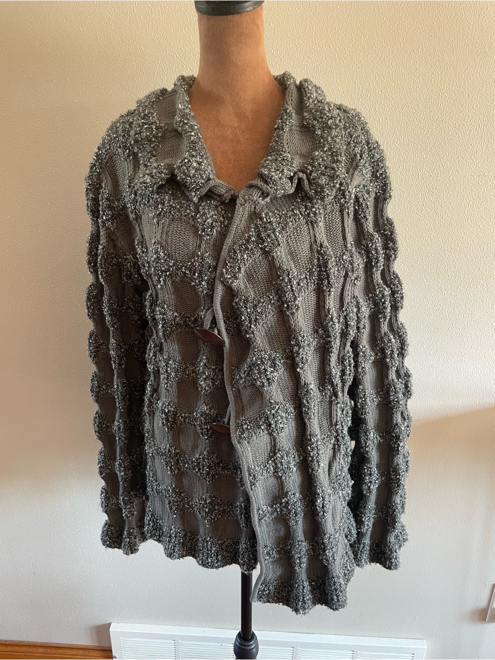 Vintage Cartise Textured Knit Cardigan with Toggle Closures